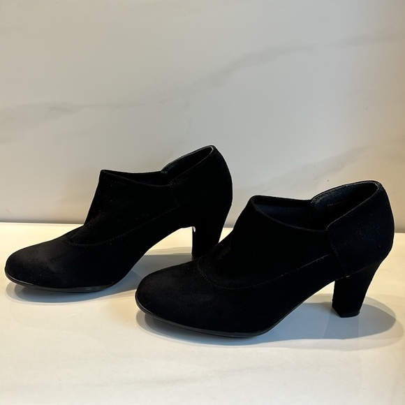 Aerosoles Heelrest Black Suede 3in Heel Comfy Soft Slip on Ankle Boot - Picture 5 of 13